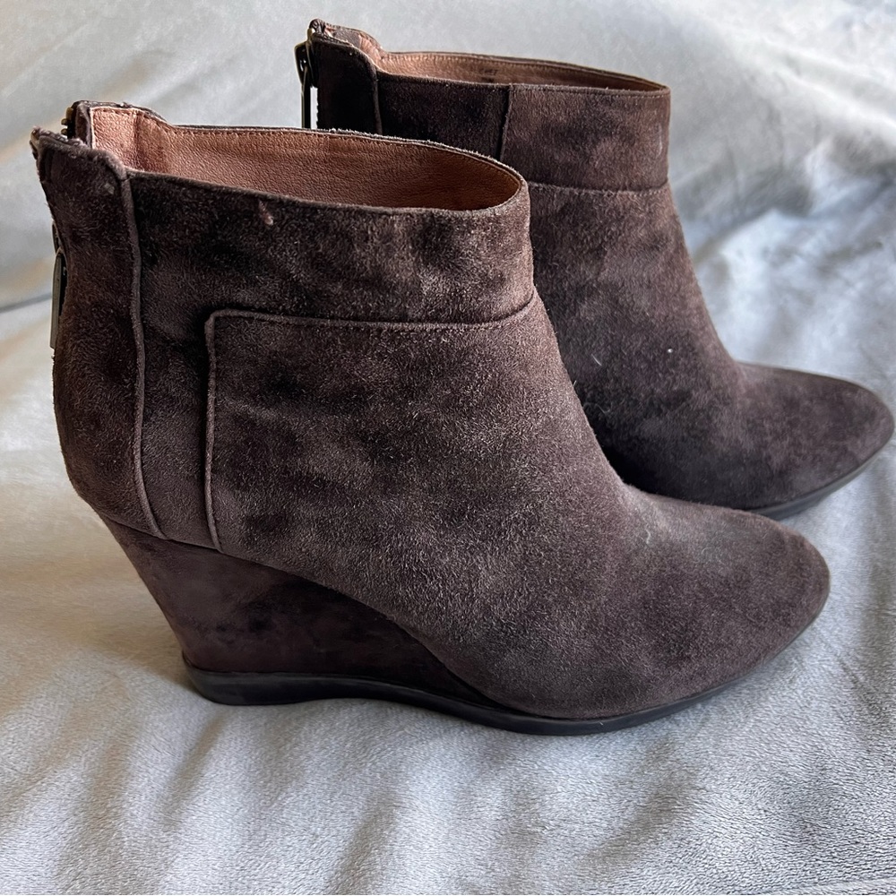 Donald J Pliner Dark Plum-Brown Suede booties size 7 1/2